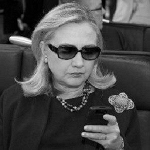 Hillary Clinton logs on to Twitter