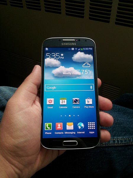 Samsung launches faster S4