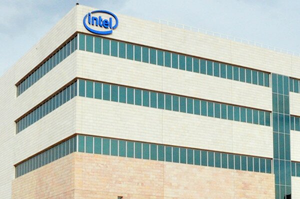 Intel to delay Broadwell PC chip production