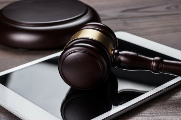 Pistorius trial focuses on iPhone messages